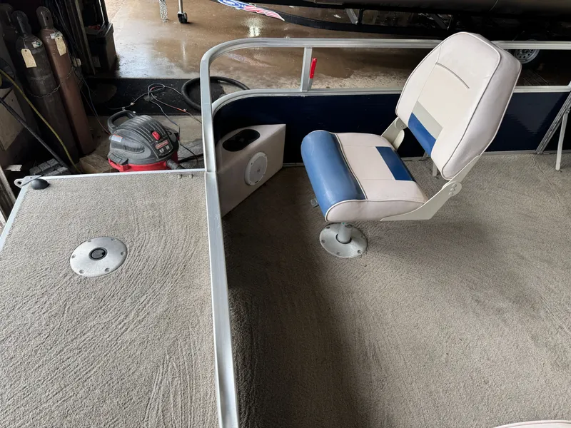 Slide: The Image of Weeres Cadet 200 2012 - 6