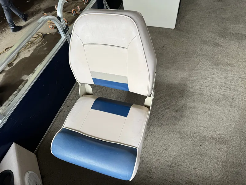 Slide: The Image of Weeres Cadet 200 2012 - 8