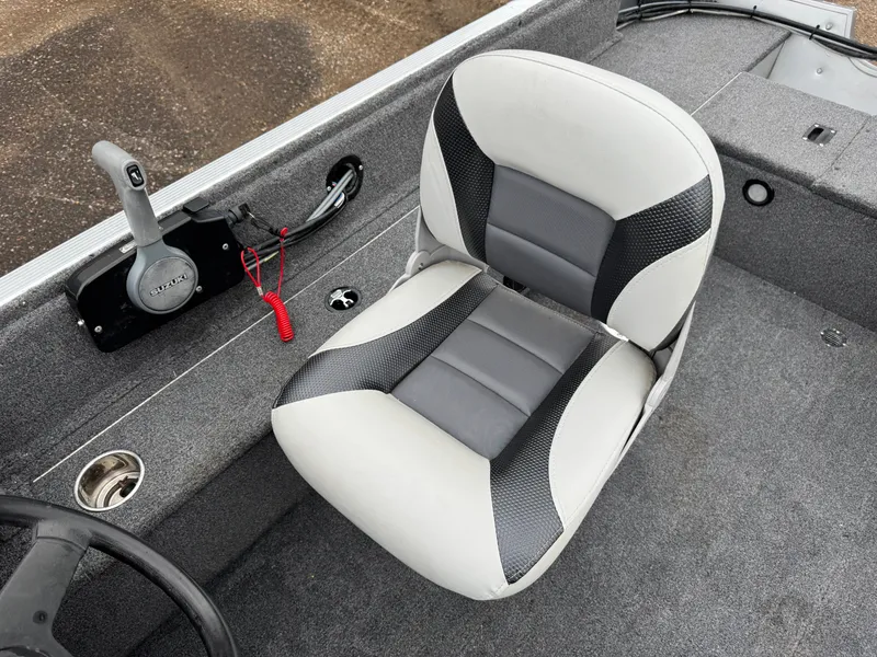 Slide: The Image of Alumacraft Classic 165 2011 - 15