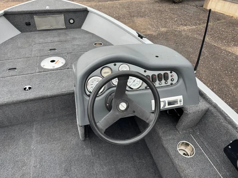 Slide: The Image of Alumacraft Classic 165 2011 - 16