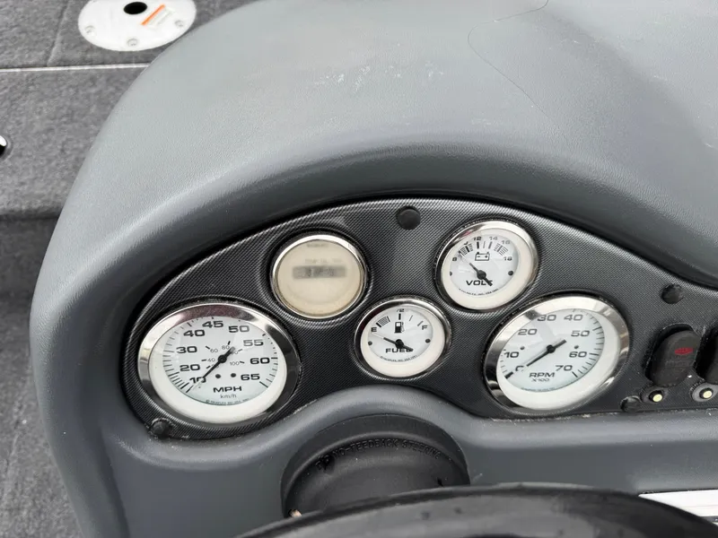 Slide: The Image of Alumacraft Classic 165 2011 - 17