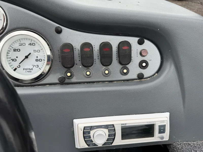 Slide: The Image of Alumacraft Classic 165 2011 - 18