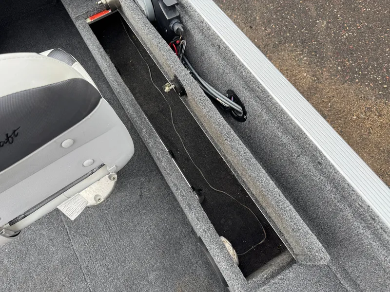 Slide: The Image of Alumacraft Classic 165 2011 - 21