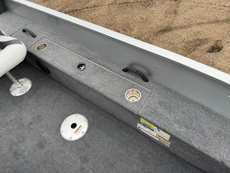 Slide: The Image of Alumacraft Classic 165 2011 - 25