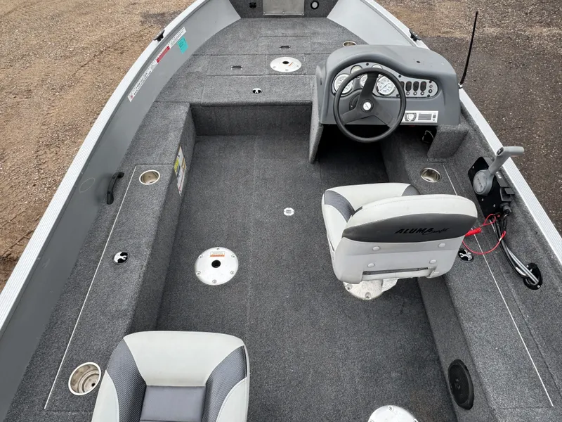 Slide: The Image of Alumacraft Classic 165 2011 - 4