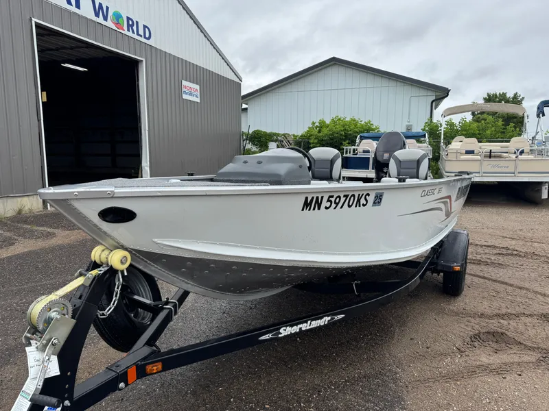 Slide: The Image of Alumacraft Classic 165 2011 - 45