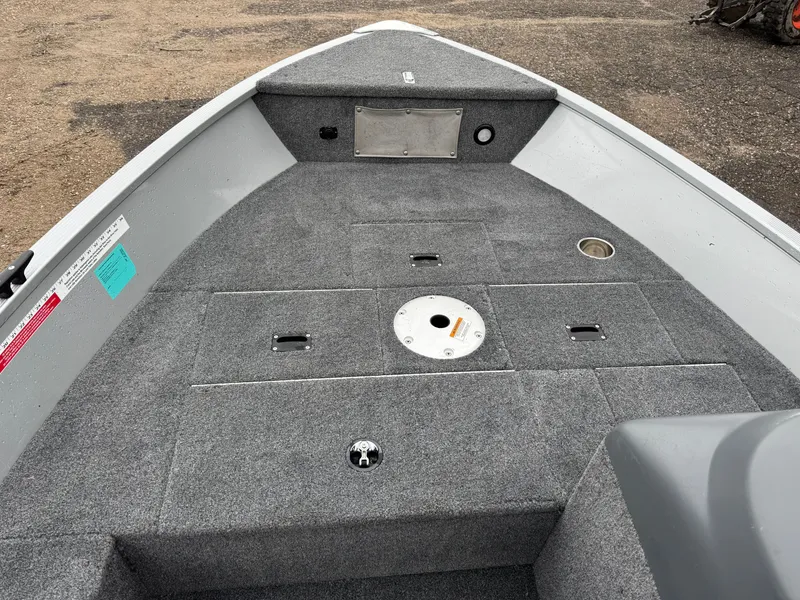 Slide: The Image of Alumacraft Classic 165 2011 - 8