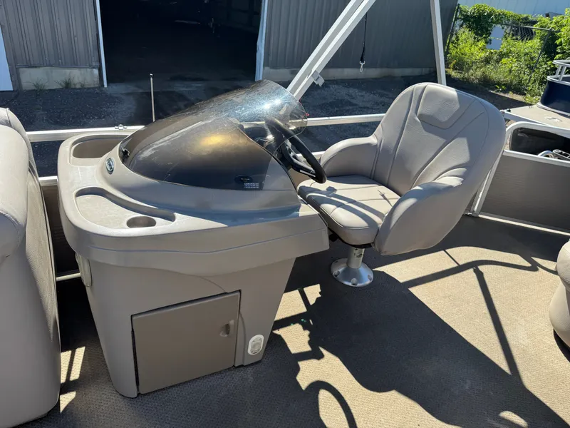 Slide: The Image of Premier Sunsation 200 Pontoon 2010 - 15