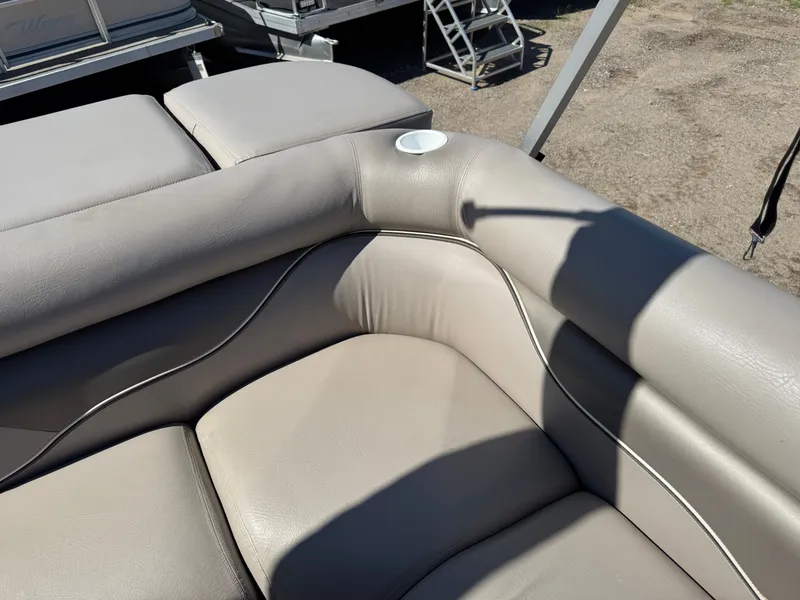 Slide: The Image of Premier Sunsation 200 Pontoon 2010 - 26