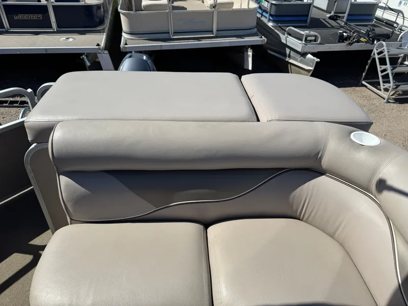 Slide: The Image of Premier Sunsation 200 Pontoon 2010 - 27