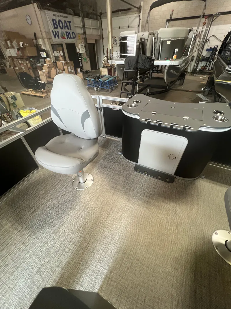 Slide: The Image of Tahoe Sport 2385 Rear Fish & Honda 4-Stroke EFI 2026 - 10