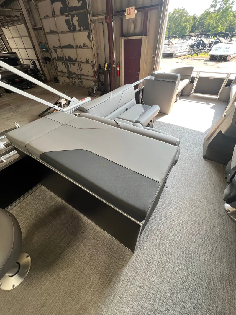 Slide: The Image of Tahoe Sport 2385 Rear Fish & Honda 4-Stroke EFI 2026 - 11