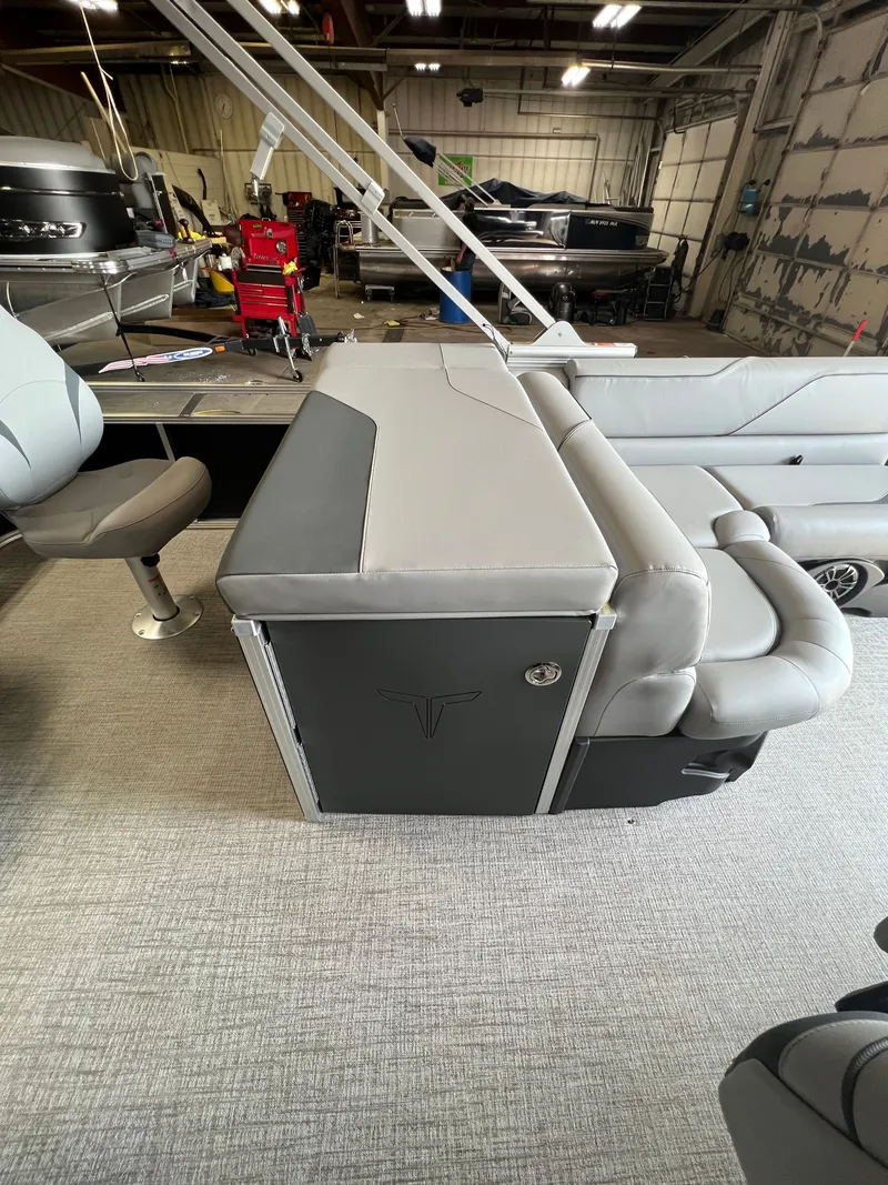 Slide: The Image of Tahoe Sport 2385 Rear Fish & Honda 4-Stroke EFI 2026 - 12