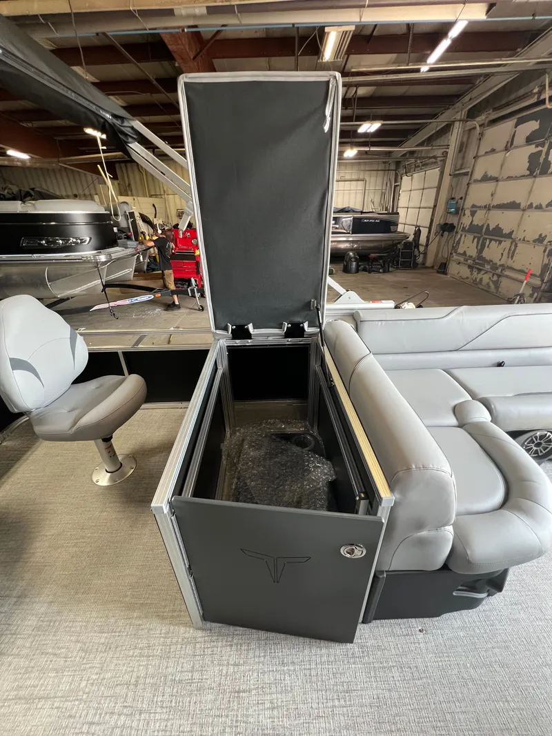 Slide: The Image of Tahoe Sport 2385 Rear Fish & Honda 4-Stroke EFI 2026 - 13