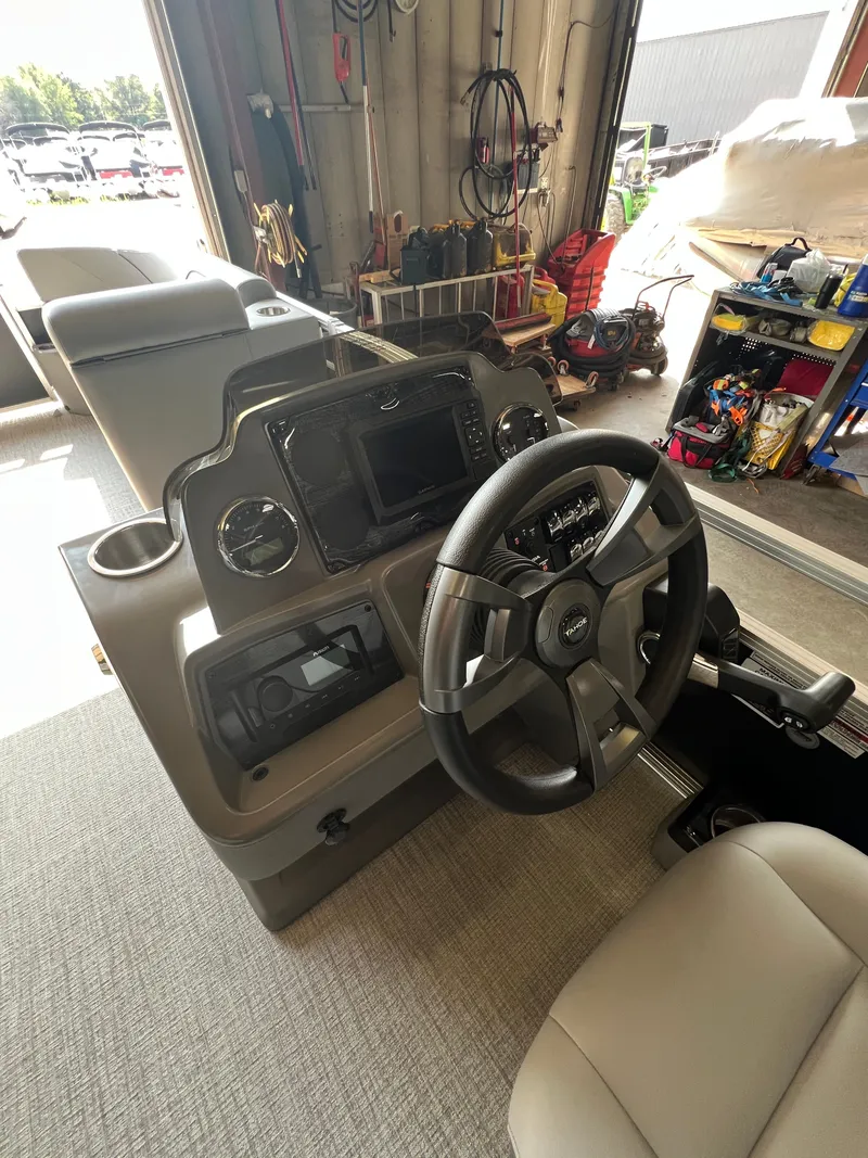 Slide: The Image of Tahoe Sport 2385 Rear Fish & Honda 4-Stroke EFI 2026 - 14