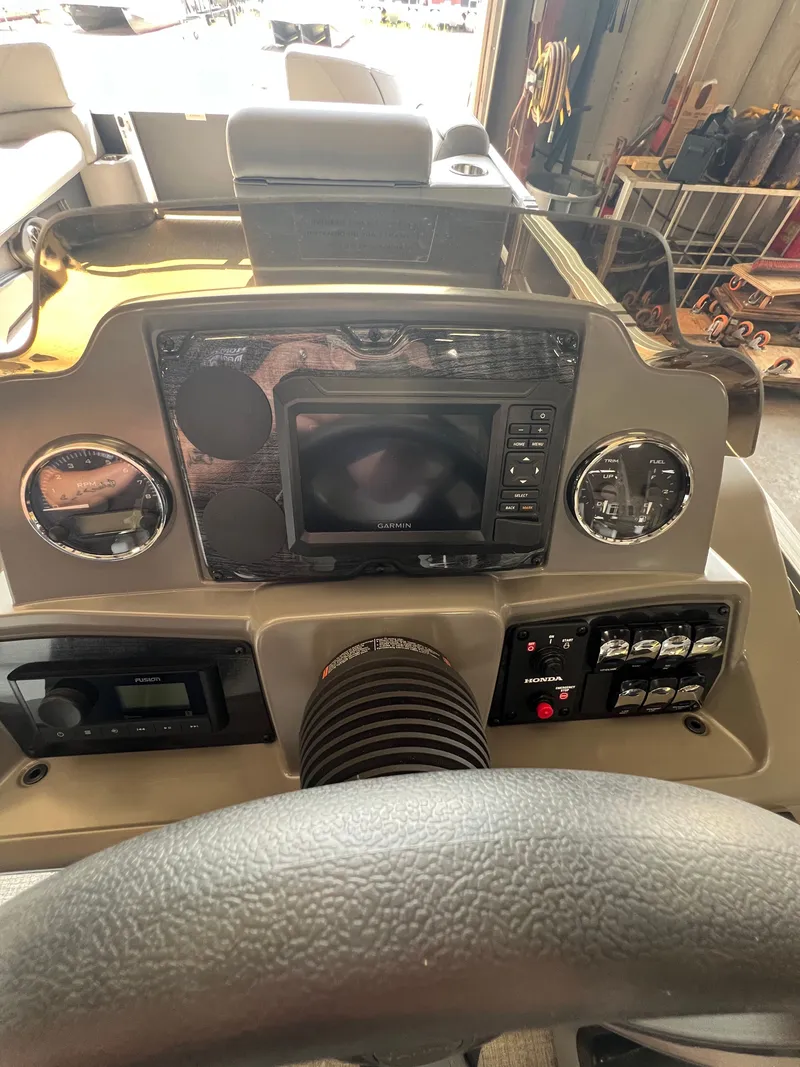 Slide: The Image of Tahoe Sport 2385 Rear Fish & Honda 4-Stroke EFI 2026 - 15