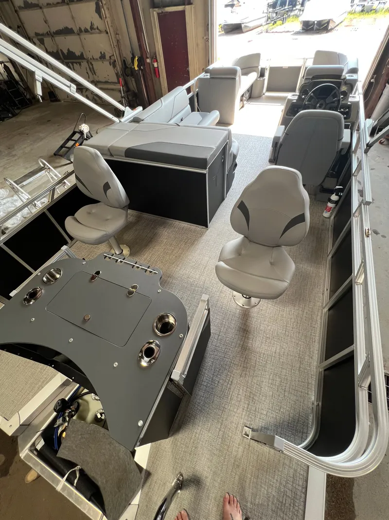 Slide: The Image of Tahoe Sport 2385 Rear Fish & Honda 4-Stroke EFI 2026 - 17