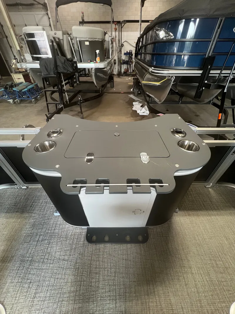 Slide: The Image of Tahoe Sport 2385 Rear Fish & Honda 4-Stroke EFI 2026 - 18