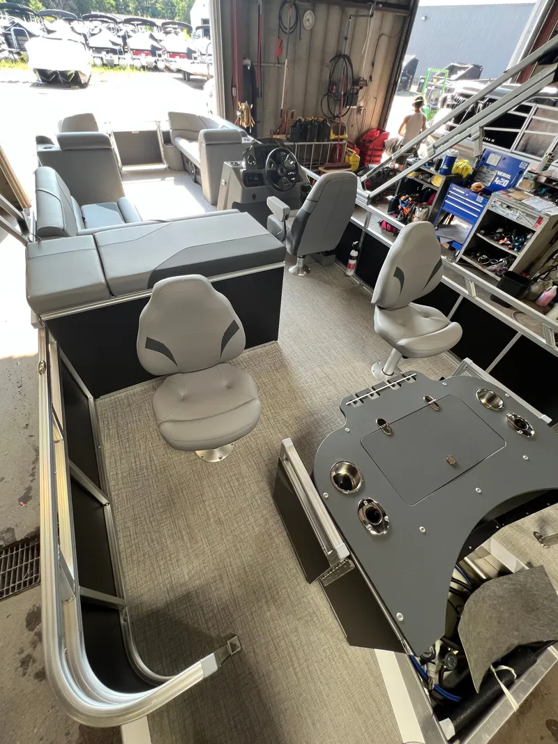 Slide: The Image of Tahoe Sport 2385 Rear Fish & Honda 4-Stroke EFI 2026 - 19