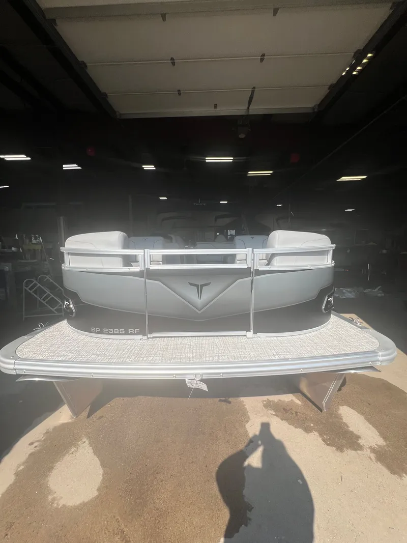 Slide: The Image of Tahoe Sport 2385 Rear Fish & Honda 4-Stroke EFI 2026 - 28