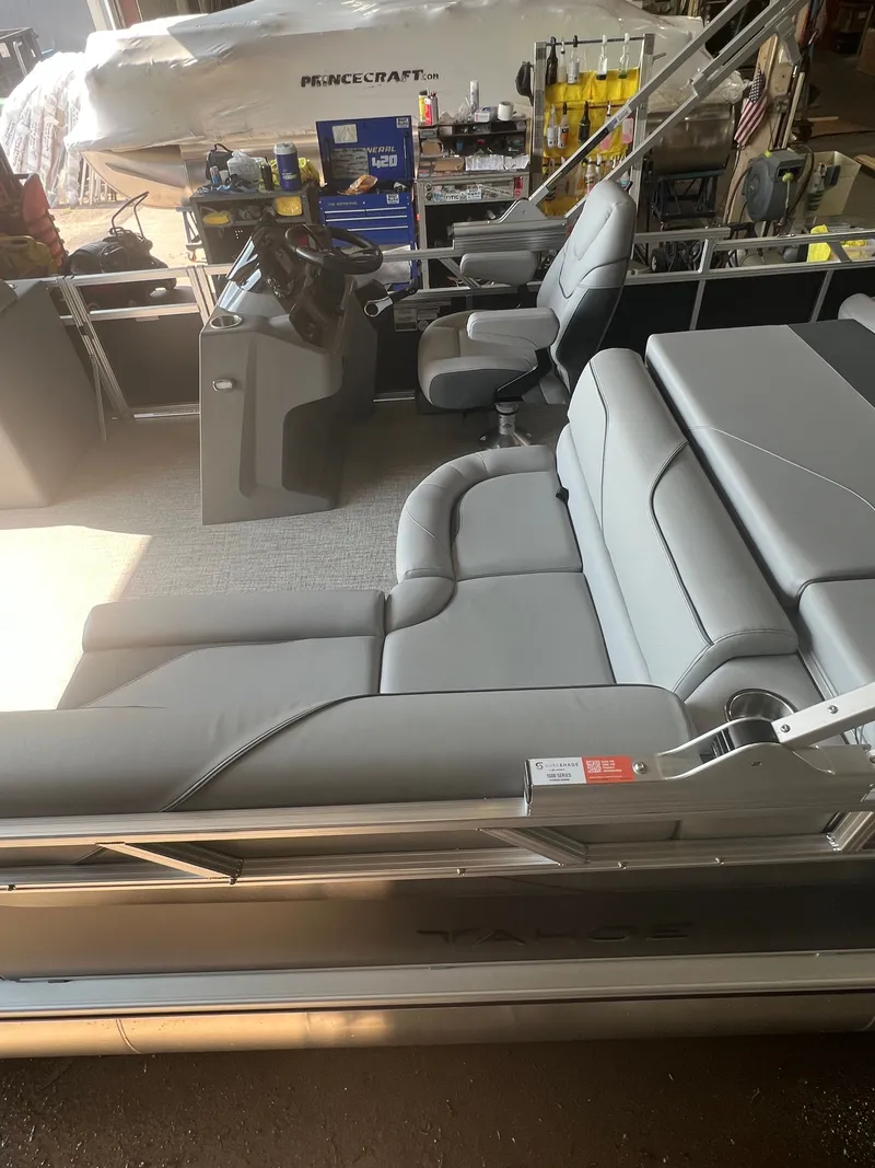 Slide: The Image of Tahoe Sport 2385 Rear Fish & Honda 4-Stroke EFI 2026 - 30