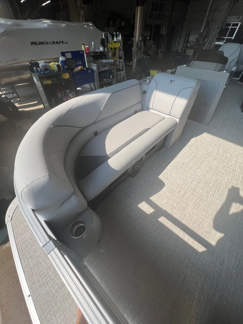 Slide: The Image of Tahoe Sport 2385 Rear Fish & Honda 4-Stroke EFI 2026 - 34