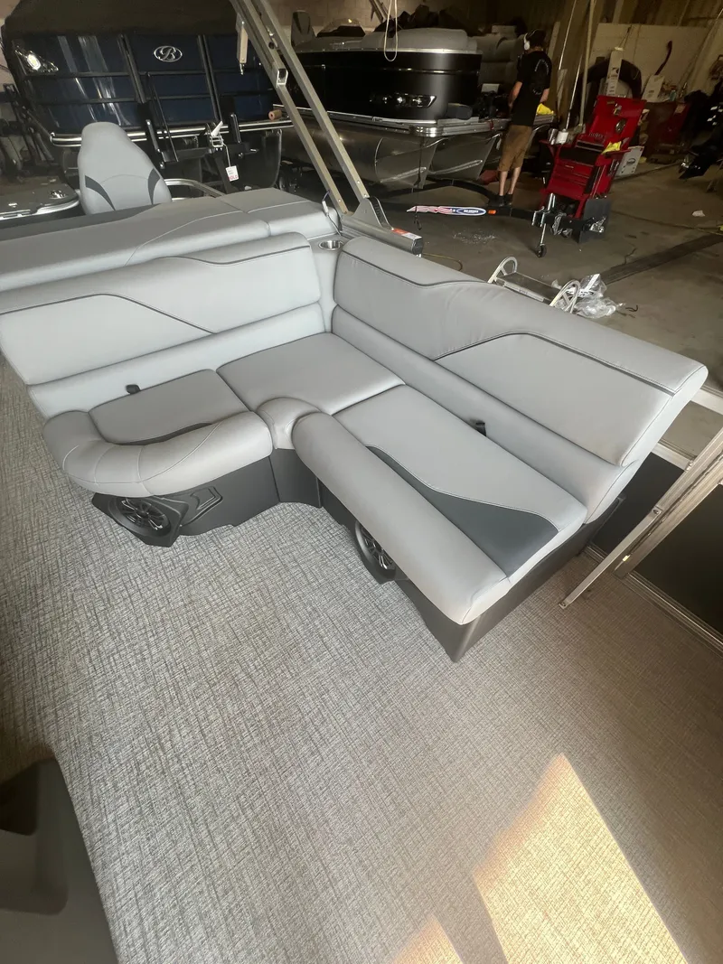 Slide: The Image of Tahoe Sport 2385 Rear Fish & Honda 4-Stroke EFI 2026 - 6