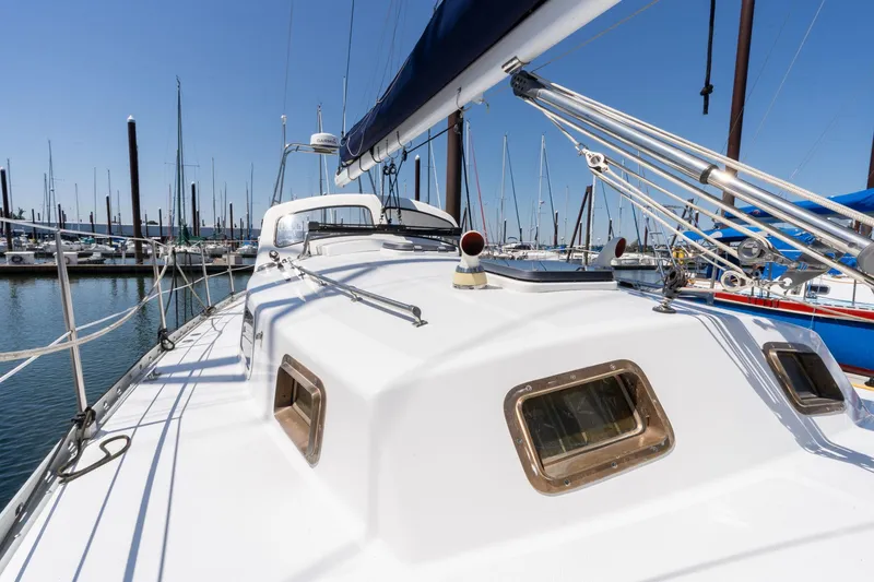 Slide: The Image of 1978 Cascade High Side sailboat docked in a marina under clear blue skies. - 47