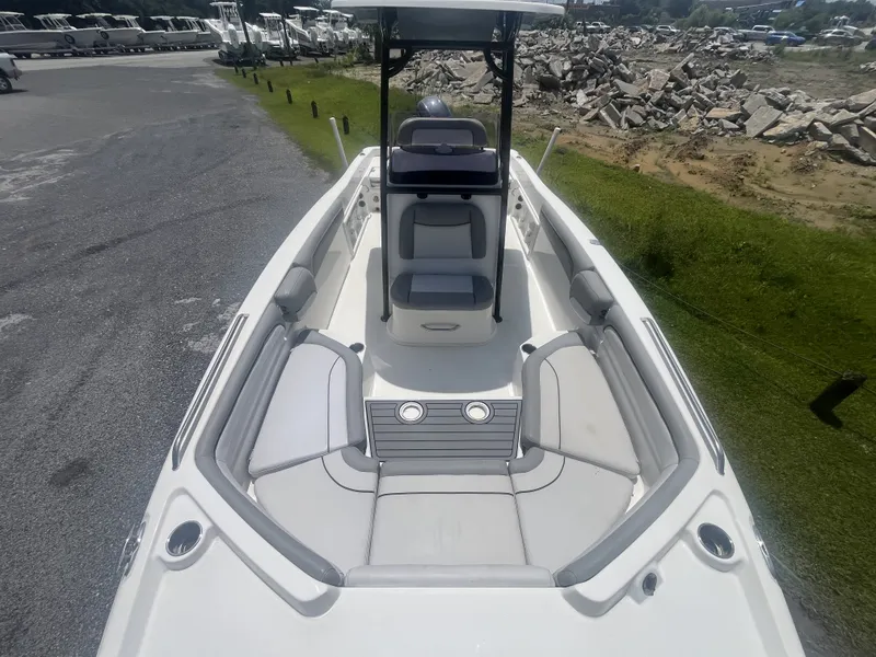 Slide: The Image of NauticStar 231 Hybrid 2021 - 11