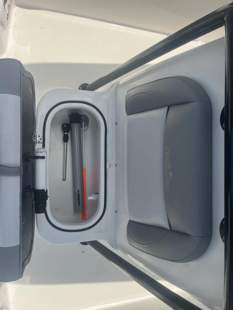 Slide: The Image of NauticStar 231 Hybrid 2021 - 3