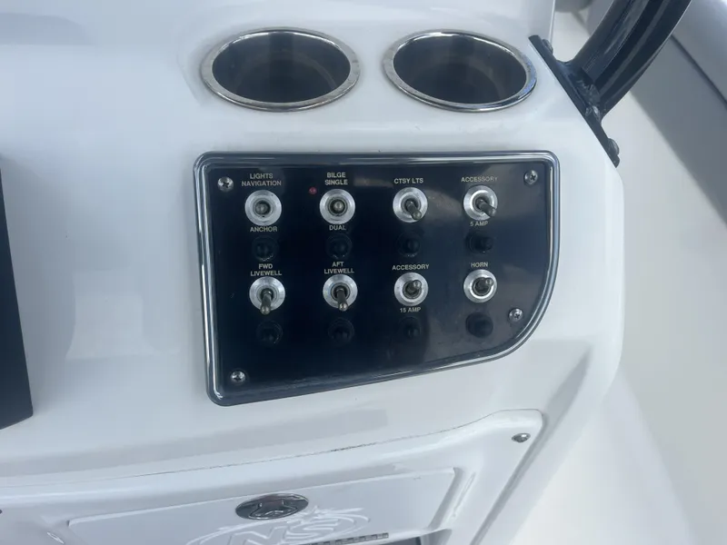 Slide: The Image of NauticStar 231 Hybrid 2021 - 4