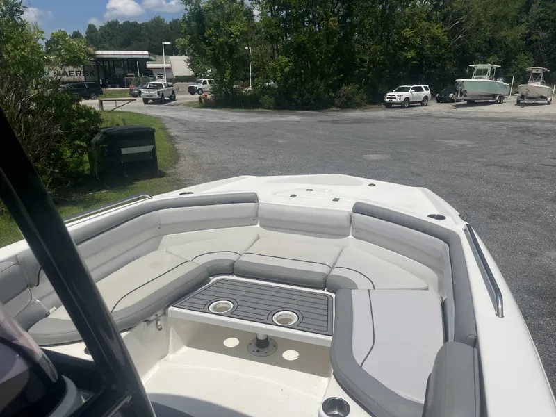 Slide: The Image of NauticStar 231 Hybrid 2021 - 9