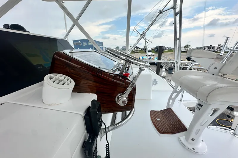 Slide: The Image of Helm of 2002 Hatteras 50 Convertible Sportfish with steering wheel and captain's chair. - 30