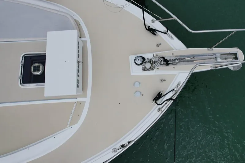 Slide: The Image of Top view of 2005 Jefferson Rivanna 50 SDMY yacht deck and anchor system. - 7