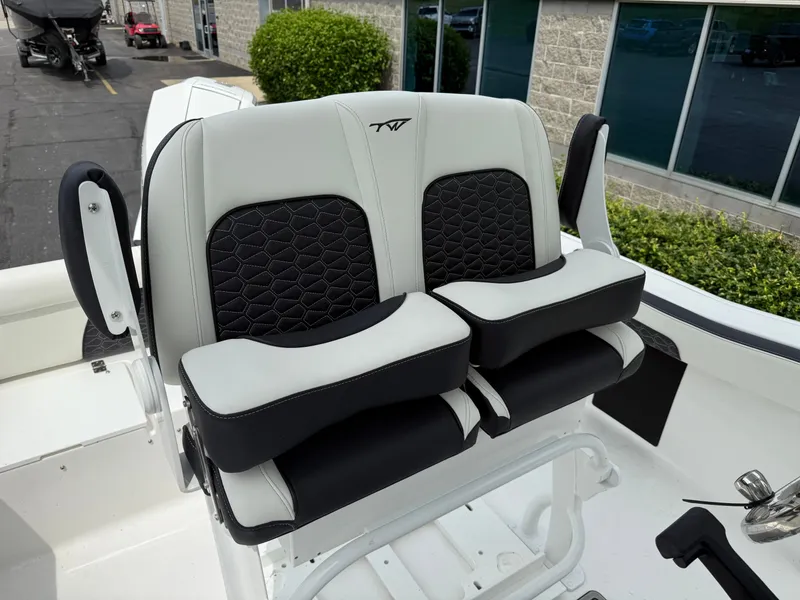 Slide: The Image of Tidewater 220 LXF 2026 - 16