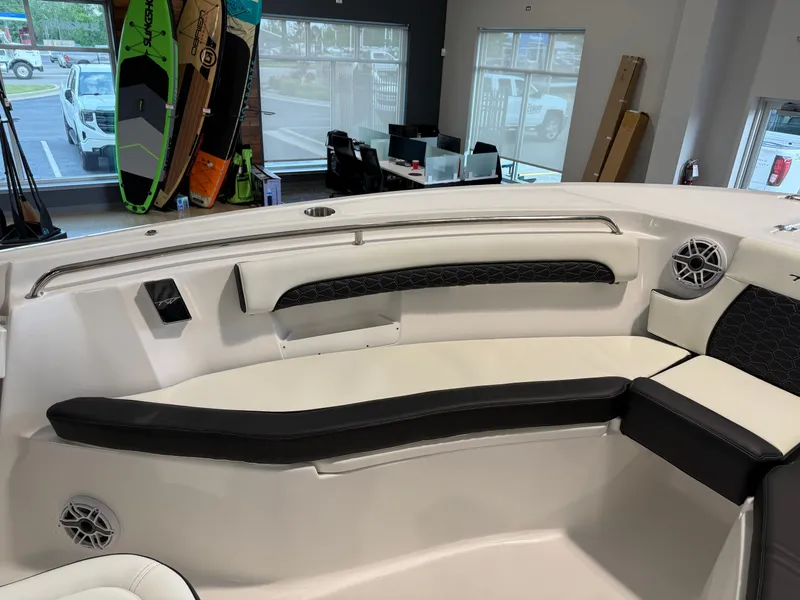 Slide: The Image of Tidewater 232 LXF 2026 - 12