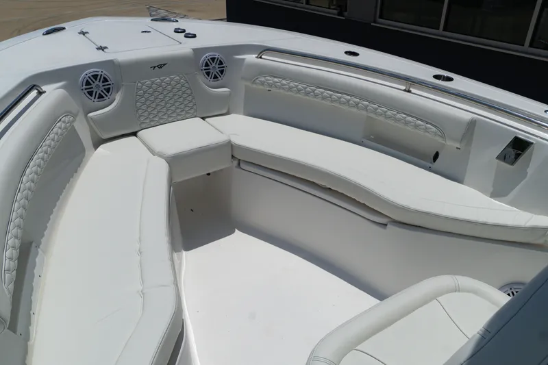 Slide: The Image of Tidewater 232 LXF 2026 - 16