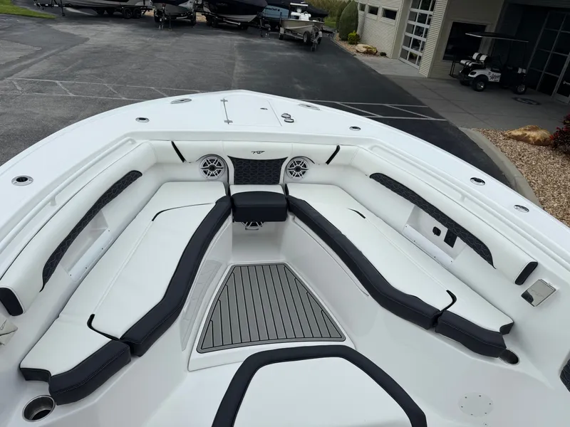 Slide: The Image of Tidewater 272 CC Adventure 2026 - 8