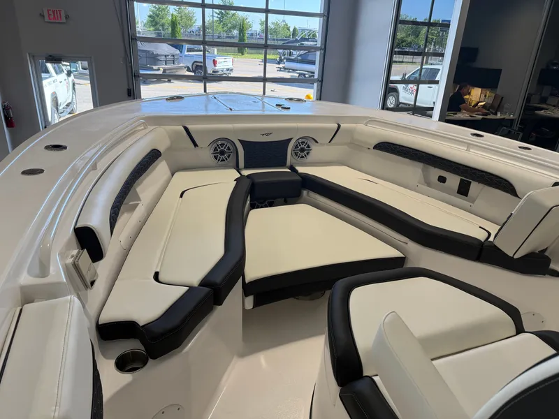 Slide: The Image of Tidewater 272 LXF 2026 - 13