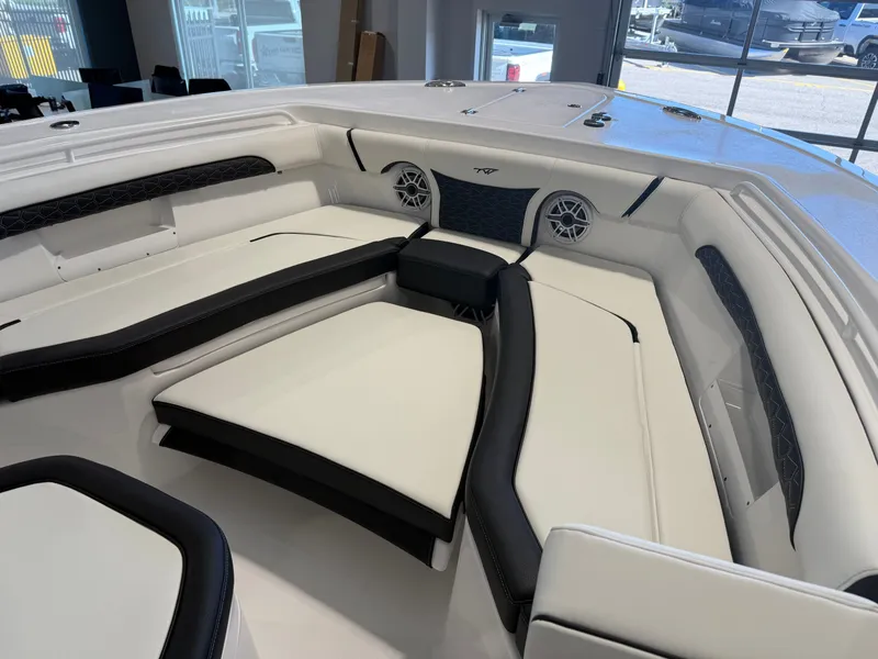 Slide: The Image of Tidewater 272 LXF 2026 - 15