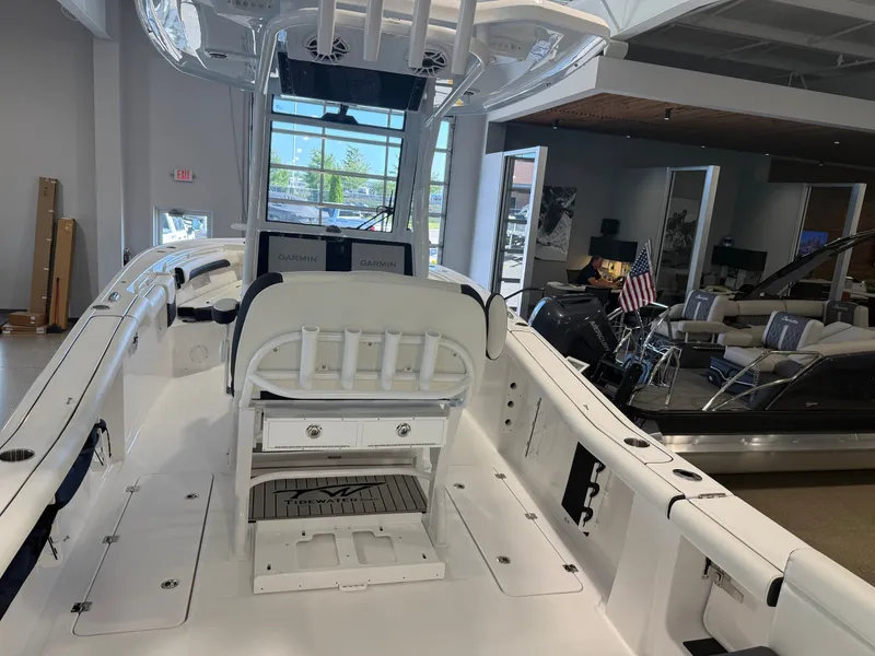 Slide: The Image of Tidewater 272 LXF 2026 - 8