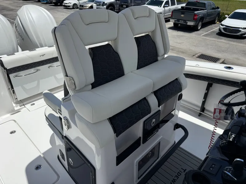 Slide: The Image of Tidewater 282 CC Adventure 2026 - 20