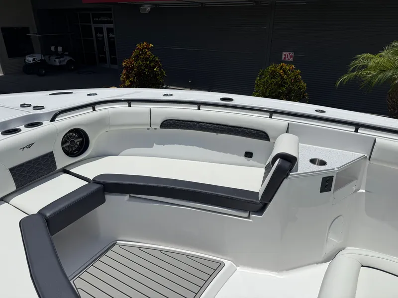 Slide: The Image of Tidewater 282 CC Adventure 2026 - 23