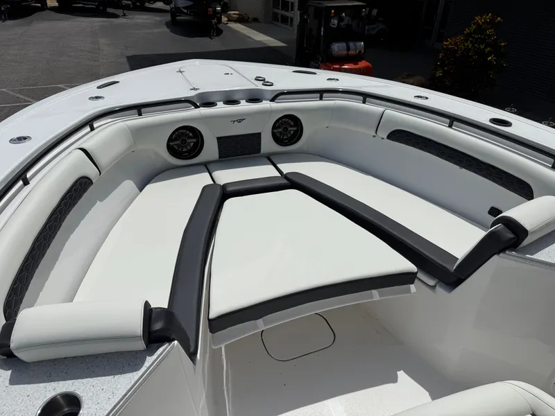 Slide: The Image of Tidewater 282 CC Adventure 2026 - 30