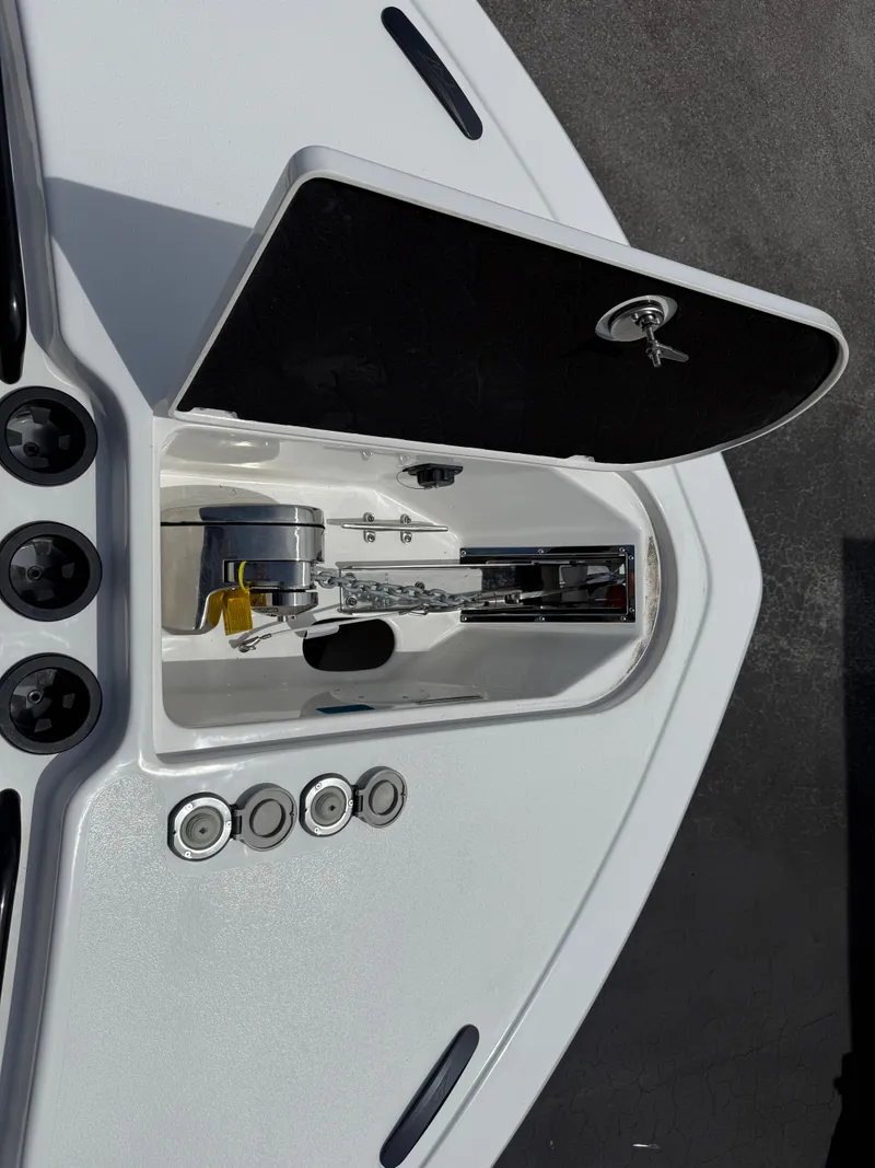 Slide: The Image of Tidewater 282 CC Adventure 2026 - 32