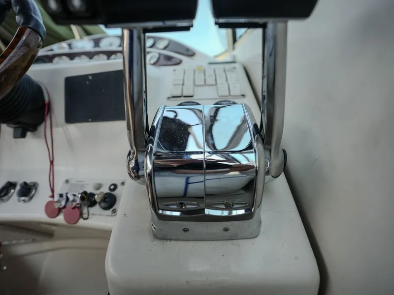 Slide: The Image of Crownline Boats 330 1999 - 13