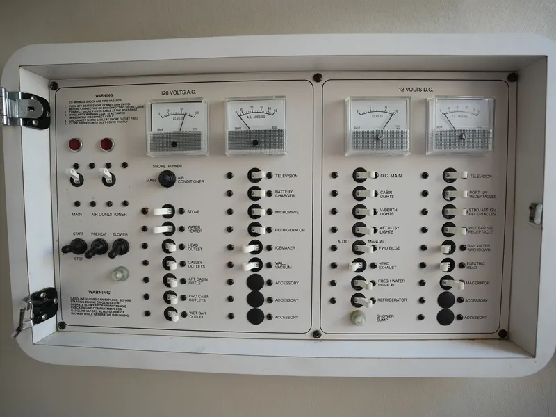 Slide: The Image of Crownline Boats 330 1999 - 22