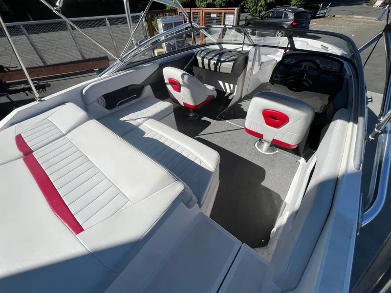 Slide: The Image of Interior of a 2007 Regal 2000 boat with white and red seating. - 8