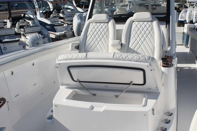 Slide: The Image of Everglades 395 Center Console 2026 - 10