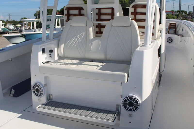 Slide: The Image of Everglades 395 Center Console 2026 - 13